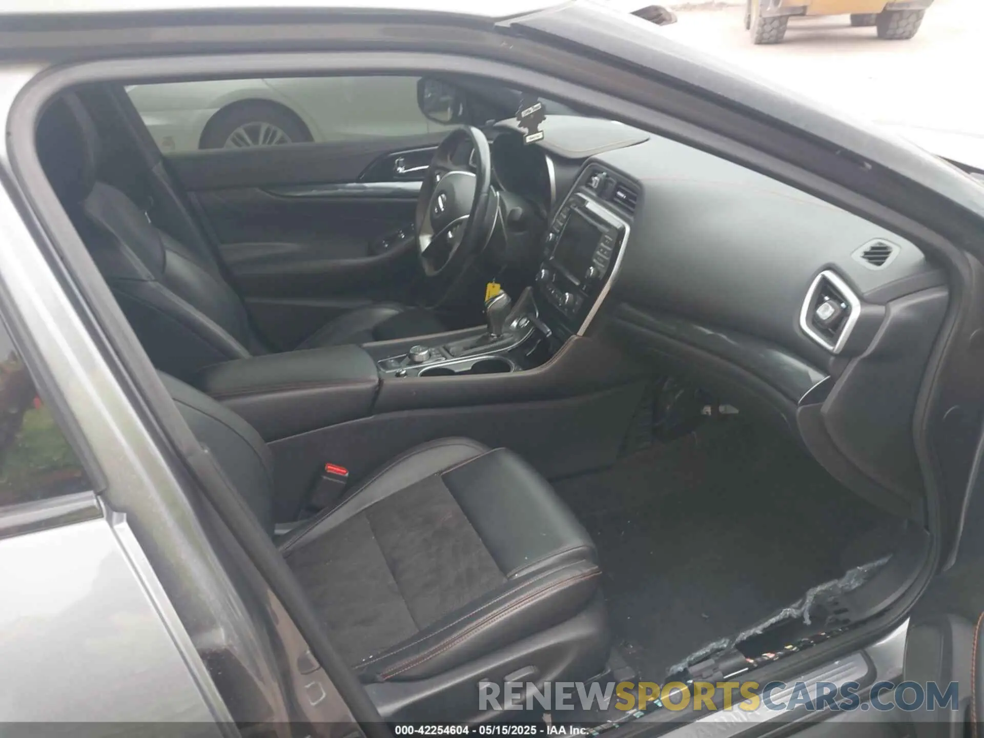 5 fotografías del automóvil dañado 1N4AA6AV0KC377062 NISSAN MAXIMA 2019