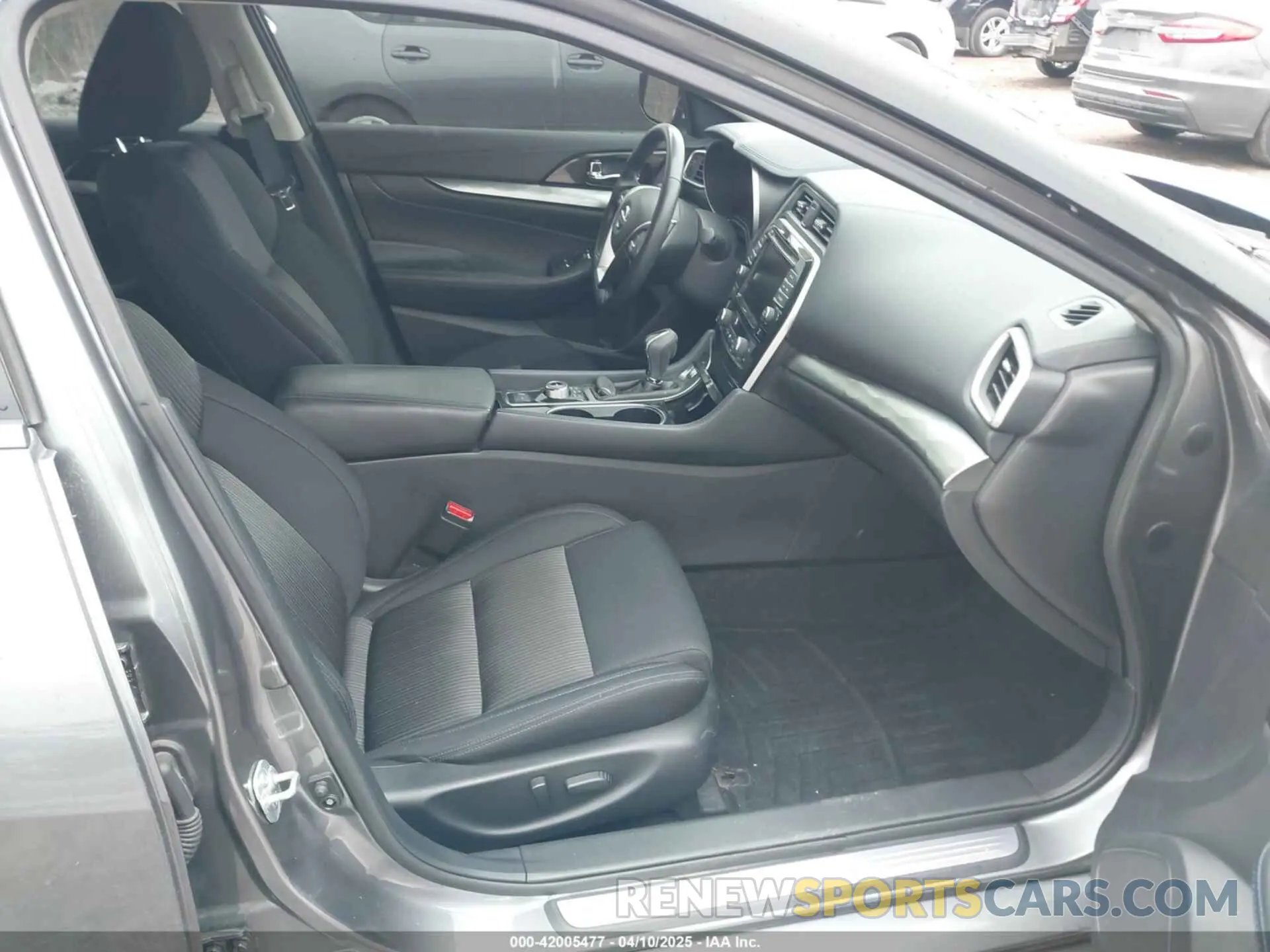 5 fotografías del automóvil dañado 1N4AA6AV4KC377243 NISSAN MAXIMA 2019