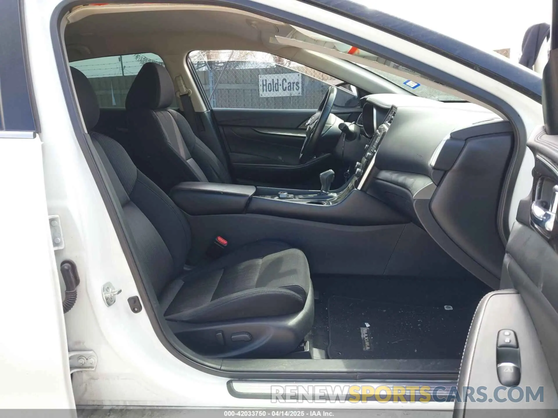 5 fotografías del automóvil dañado 1N4AA6AV5KC384217 NISSAN MAXIMA 2019