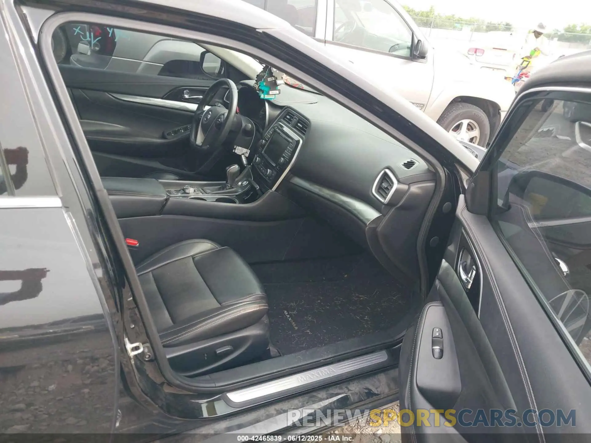 5 fotografías del automóvil dañado 1N4AA6AV6KC360167 NISSAN MAXIMA 2019