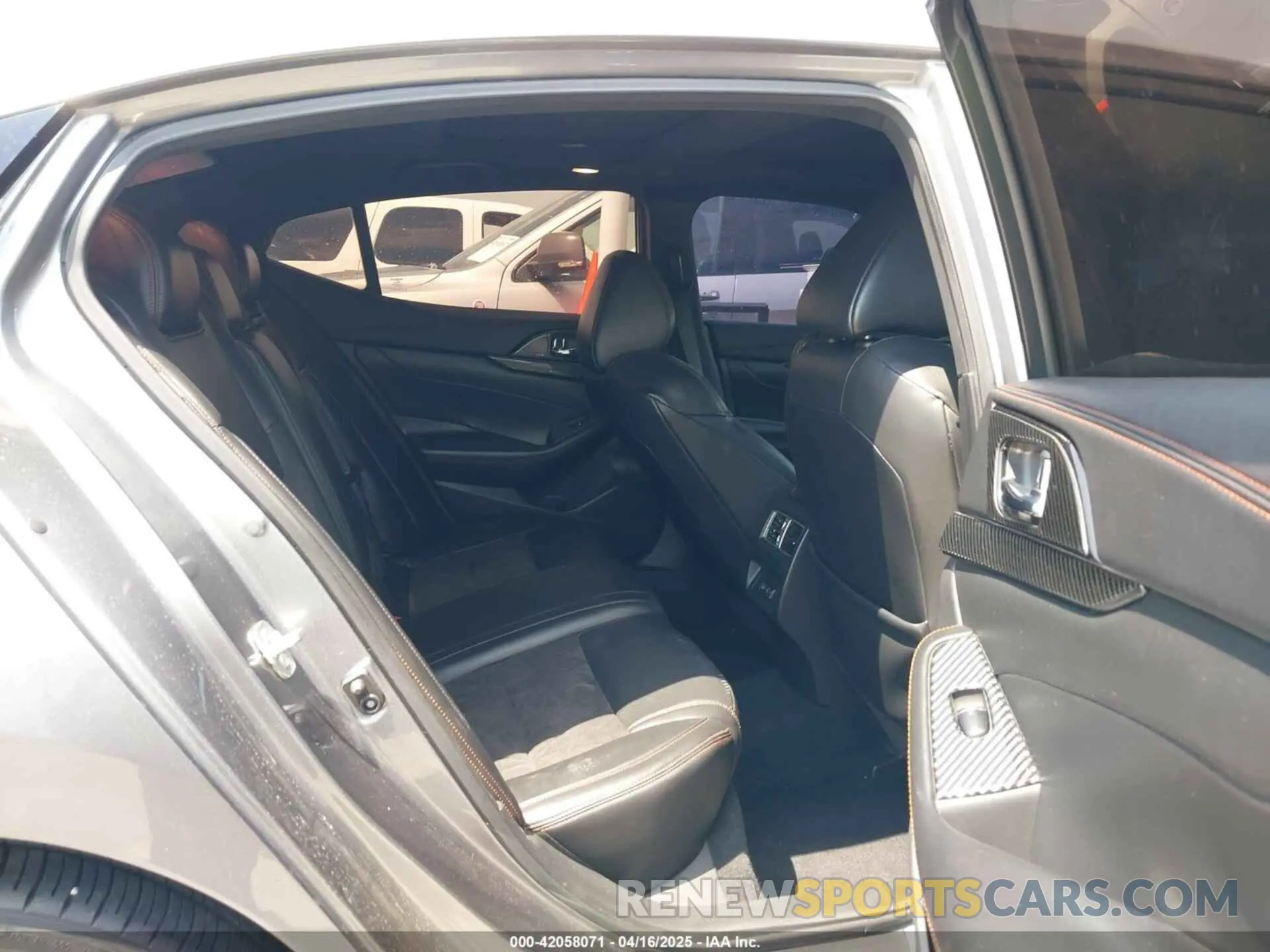 8 fotografías del automóvil dañado 1N4AA6EVXLC383592 NISSAN MAXIMA 2020