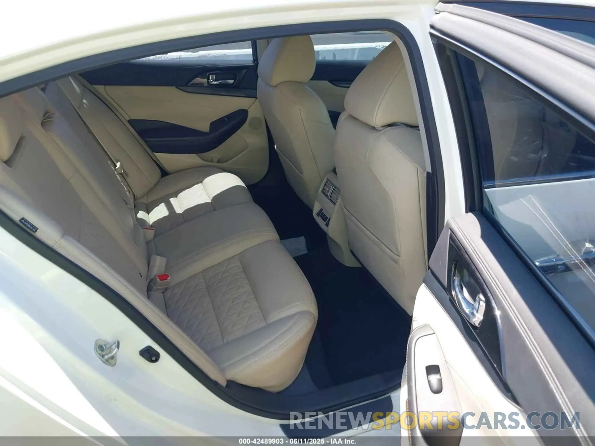 8 fotografías del automóvil dañado 1N4AA6FV1NC507637 NISSAN MAXIMA 2022