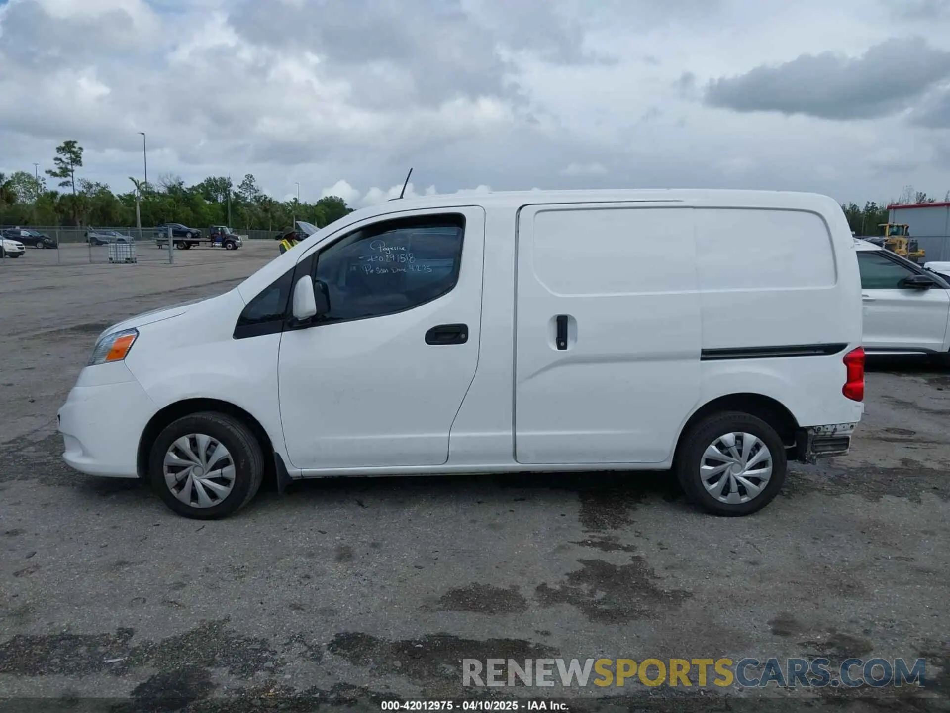 13 fotografías del automóvil dañado 3N6CM0KN9LK709594 NISSAN NV 200 2020