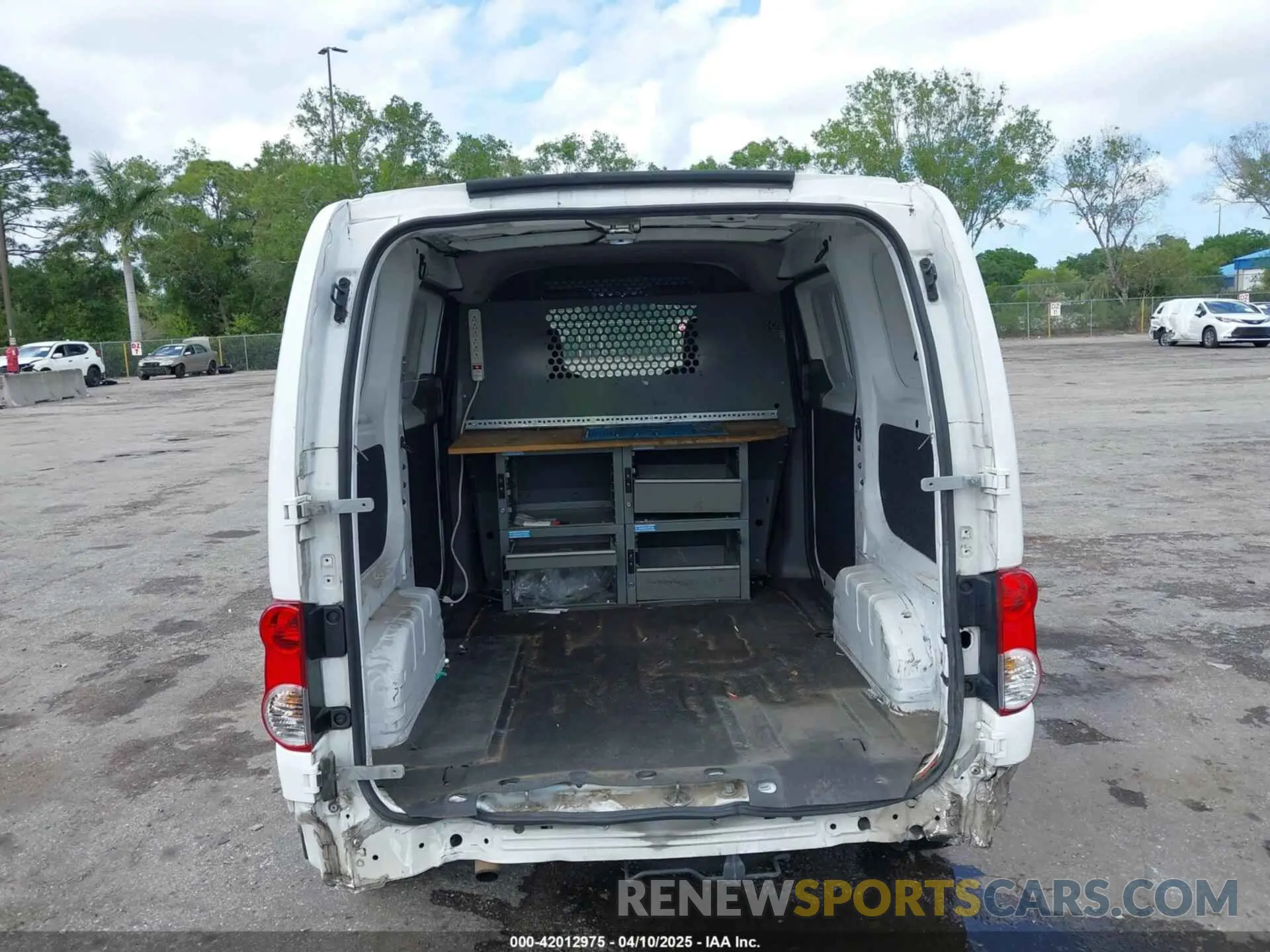 15 fotografías del automóvil dañado 3N6CM0KN9LK709594 NISSAN NV 200 2020