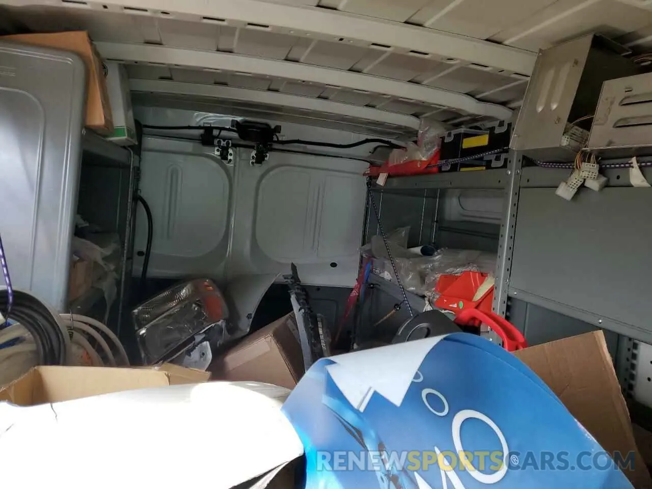10 fotografías del automóvil dañado 1N6BF0KM6KN806581 NISSAN NV 2019