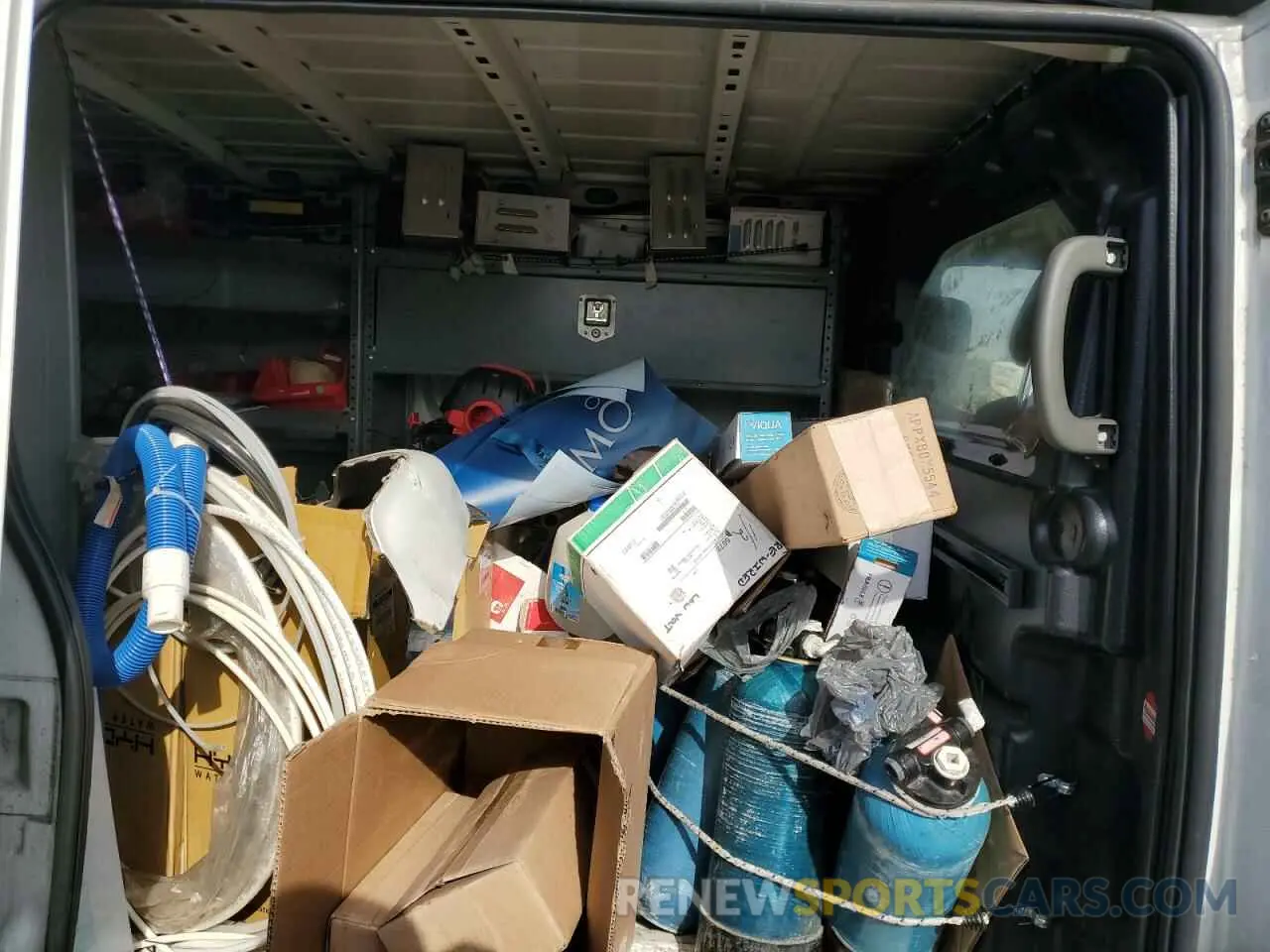 11 fotografías del automóvil dañado 1N6BF0KM6KN806581 NISSAN NV 2019