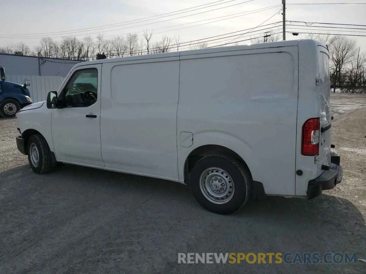 2 fotografías del automóvil dañado 1N6BF0KM6KN806581 NISSAN NV 2019