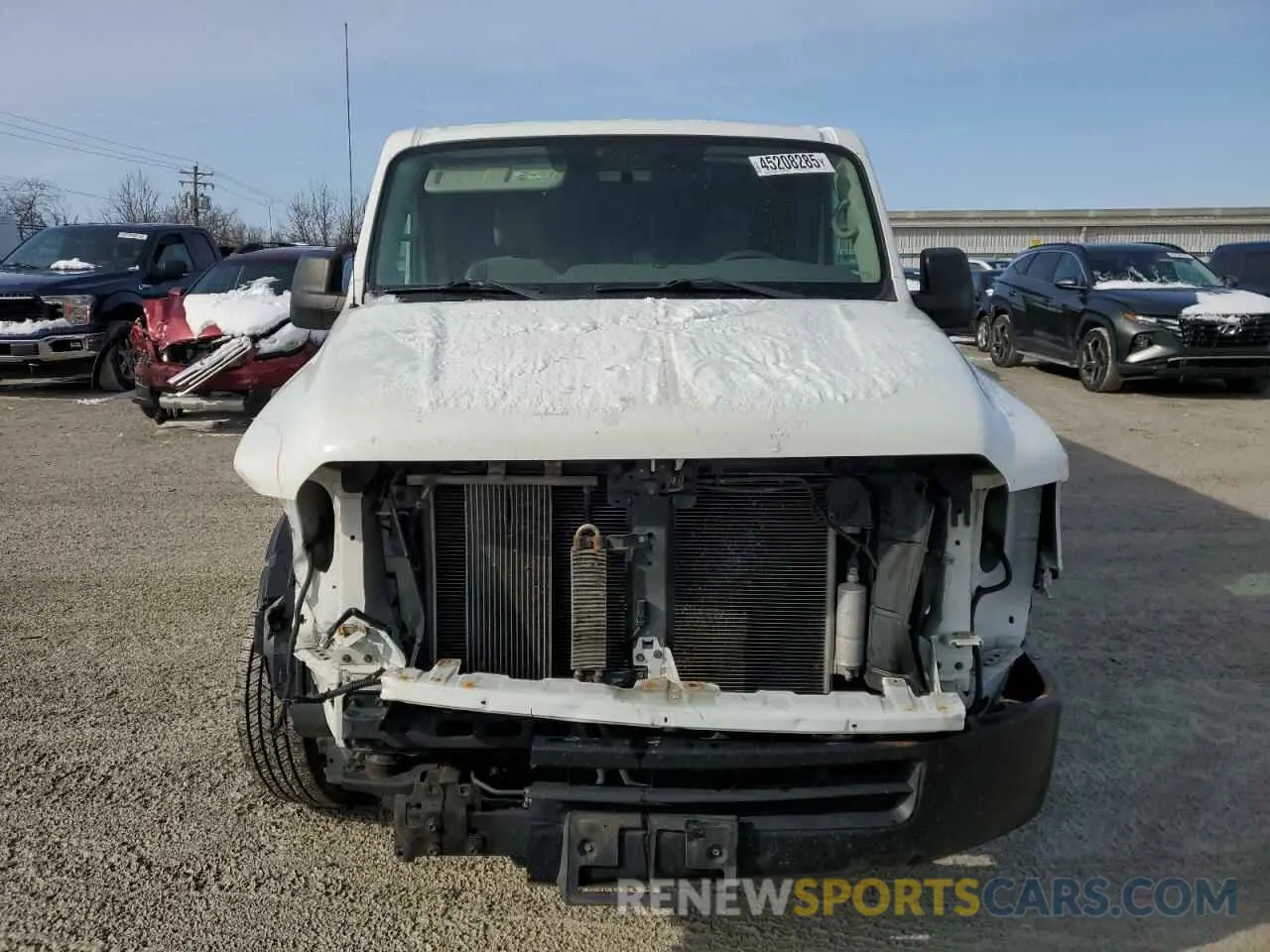 5 fotografías del automóvil dañado 1N6BF0KM6KN806581 NISSAN NV 2019