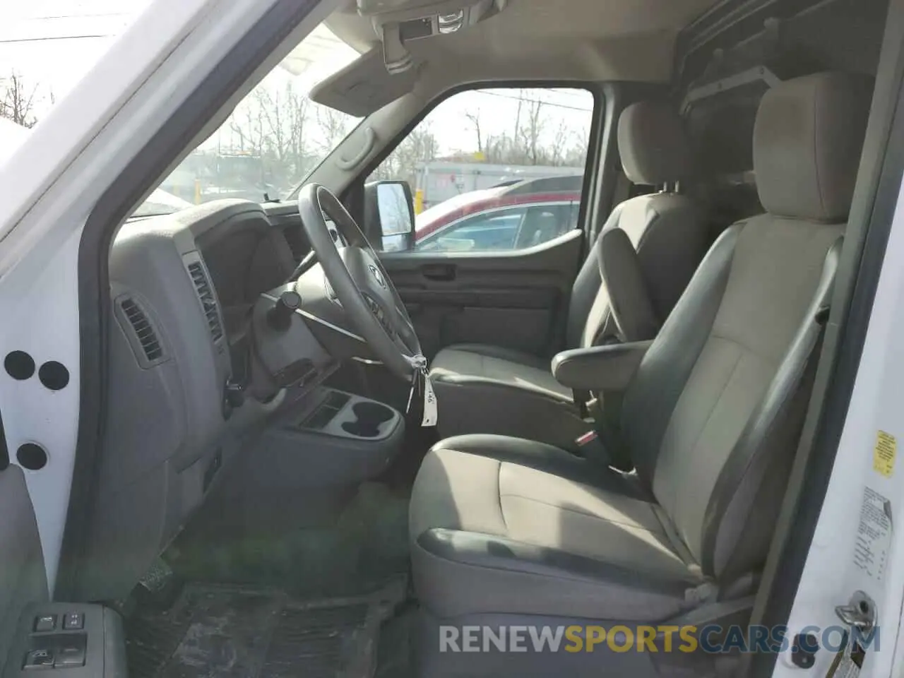 7 fotografías del automóvil dañado 1N6BF0KM6KN806581 NISSAN NV 2019