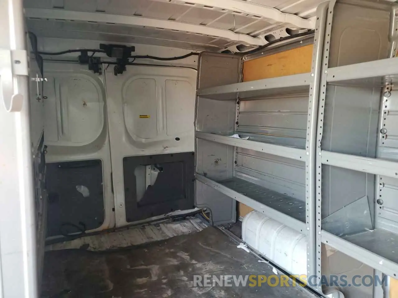 10 fotografías del automóvil dañado 1N6BF0KMXKN808592 NISSAN NV 2019