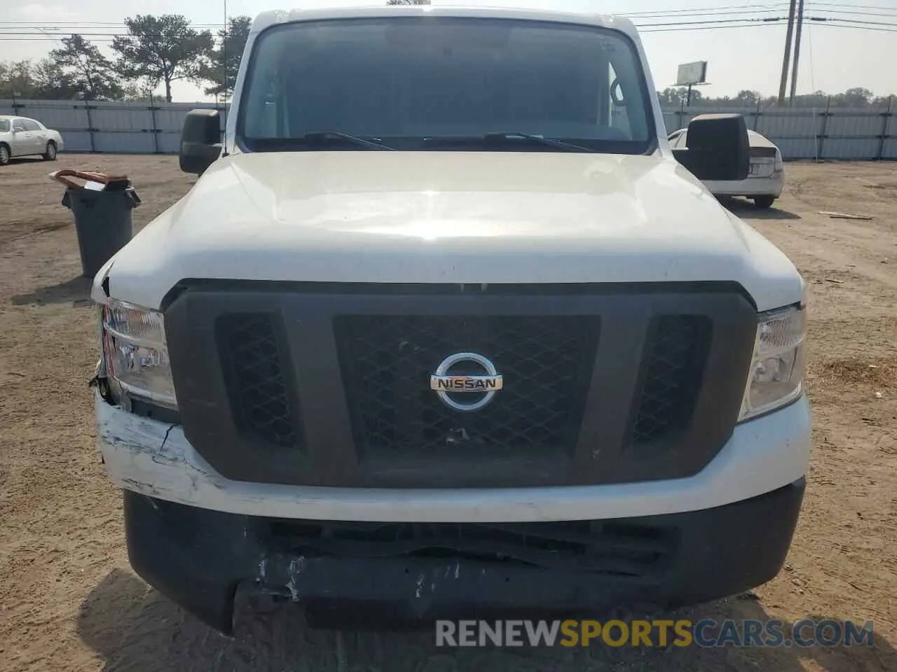 5 fotografías del automóvil dañado 1N6BF0KMXKN808592 NISSAN NV 2019