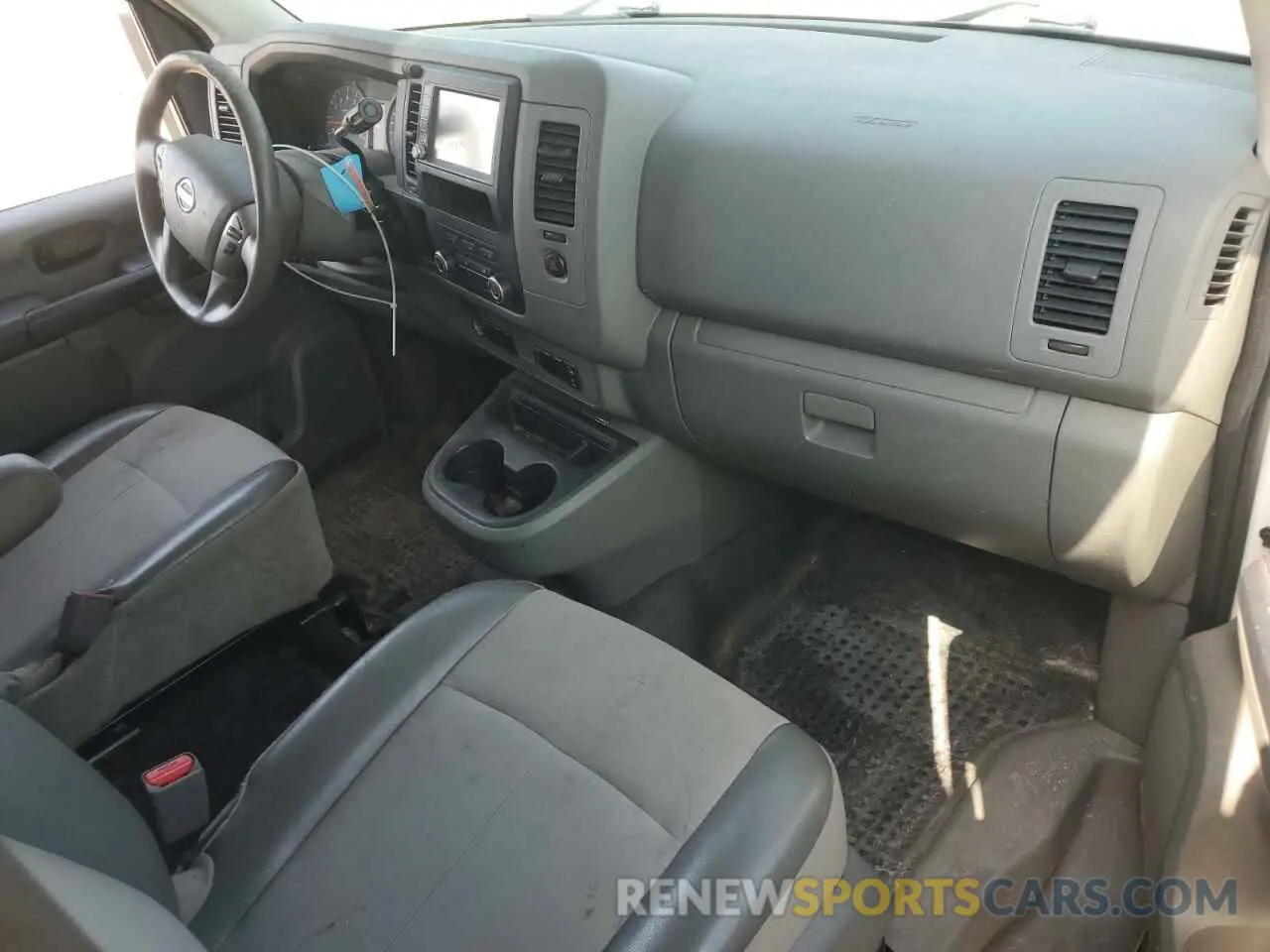 8 fotografías del automóvil dañado 1N6BF0KMXKN808592 NISSAN NV 2019