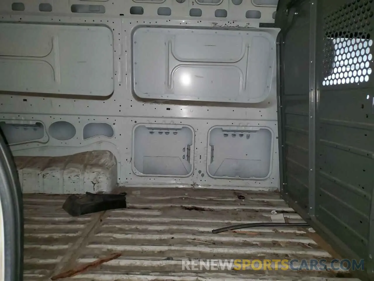 11 fotografías del automóvil dañado 1N6BF0LY4KN808217 NISSAN NV 2019