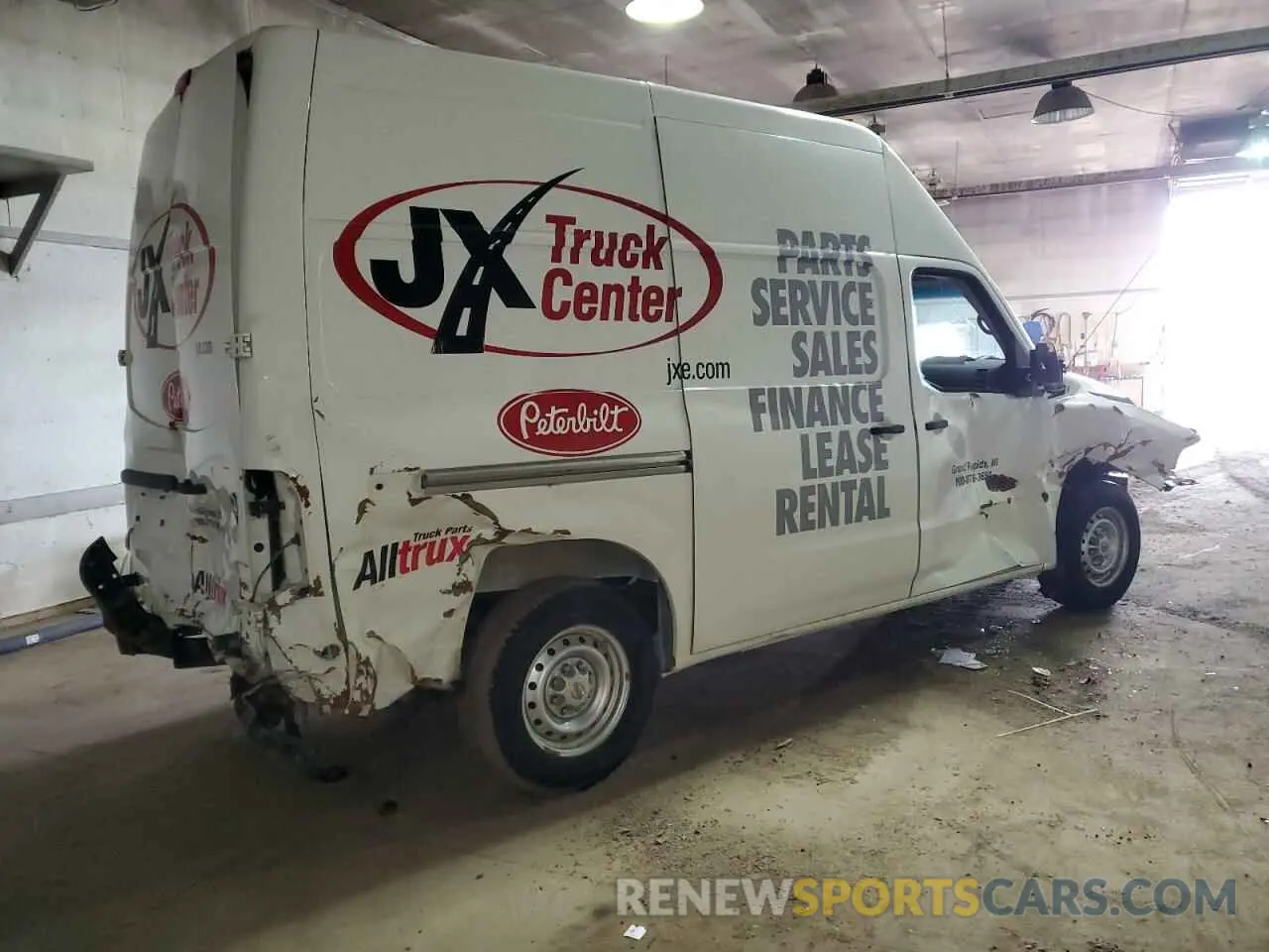3 fotografías del automóvil dañado 1N6BF0LY4KN808217 NISSAN NV 2019