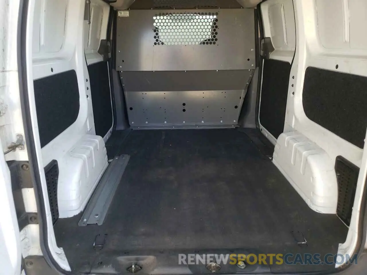 10 fotografías del automóvil dañado 3N6CM0KN1KK701486 NISSAN NV 2019