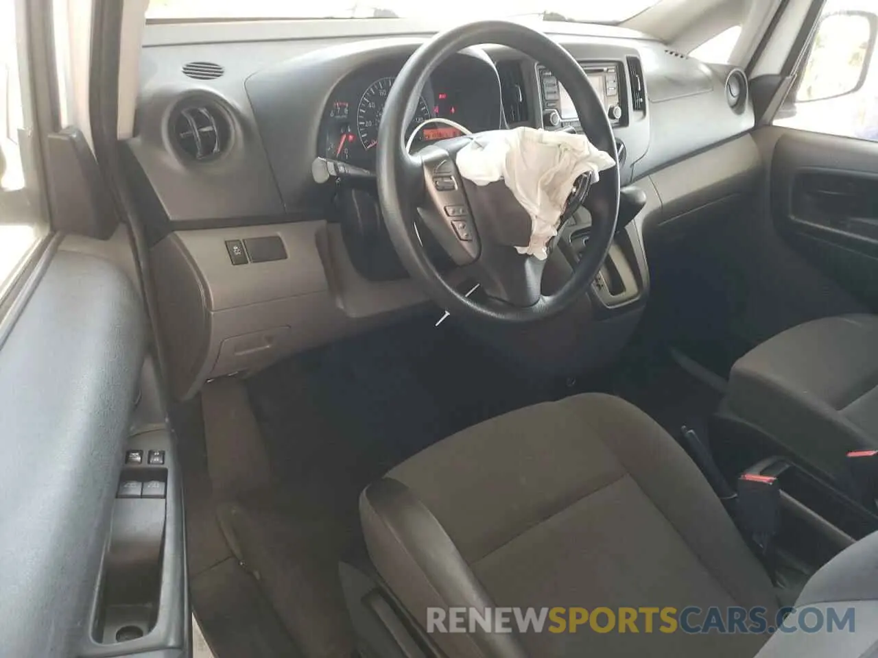 8 fotografías del automóvil dañado 3N6CM0KN1KK701486 NISSAN NV 2019