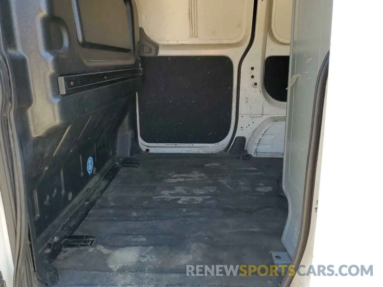 11 fotografías del automóvil dañado 3N6CM0KN4KK699944 NISSAN NV 2019