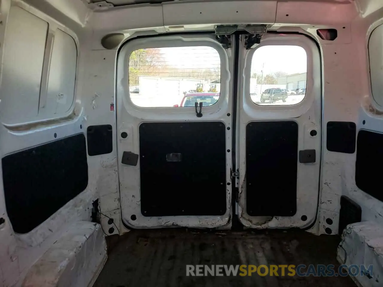10 fotografías del automóvil dañado 3N6CM0KN8KK705504 NISSAN NV 2019