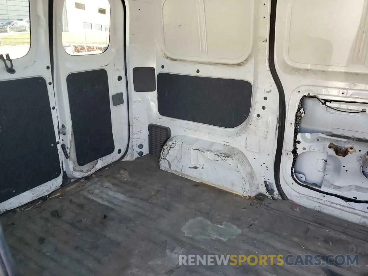 11 fotografías del automóvil dañado 3N6CM0KN8KK705504 NISSAN NV 2019