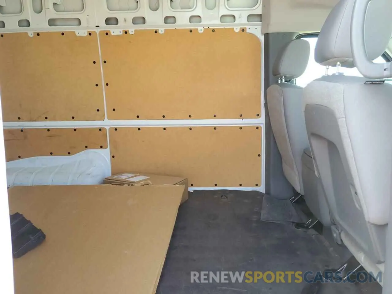 11 fotografías del automóvil dañado 1N6BF0LY2LN811733 NISSAN NV 2020