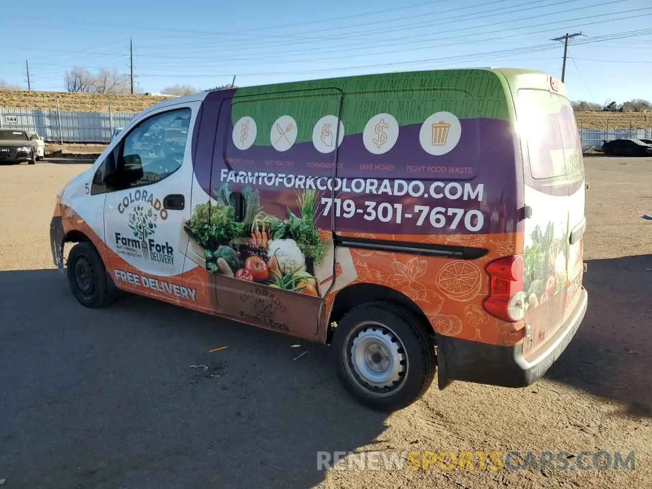 2 fotografías del automóvil dañado 3N6CM0KN0LK695679 NISSAN NV 2020