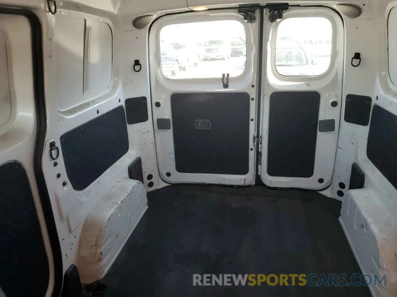 10 fotografías del automóvil dañado 3N6CM0KN0LK707815 NISSAN NV 2020