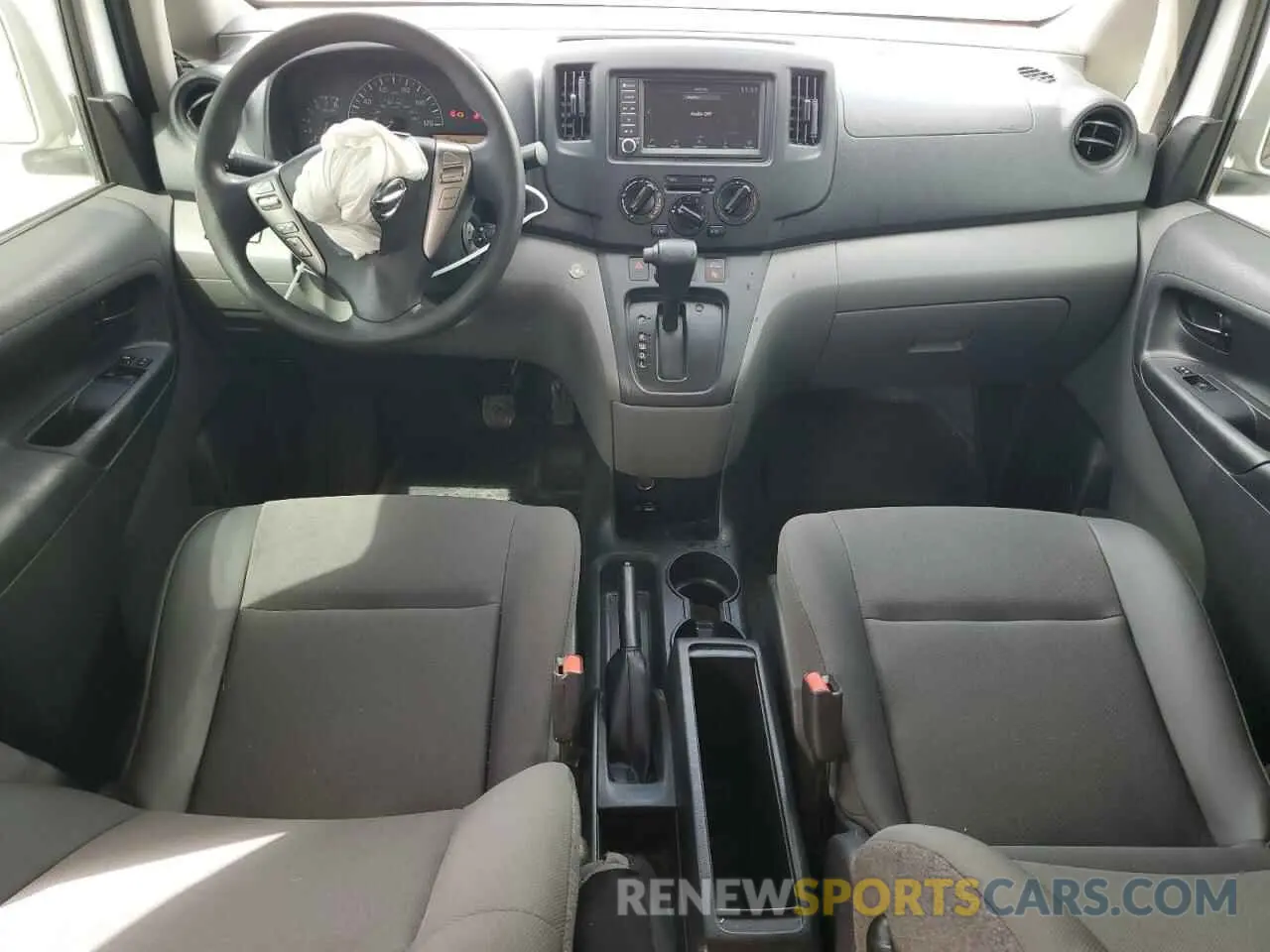 8 fotografías del automóvil dañado 3N6CM0KN0LK708916 NISSAN NV 2020