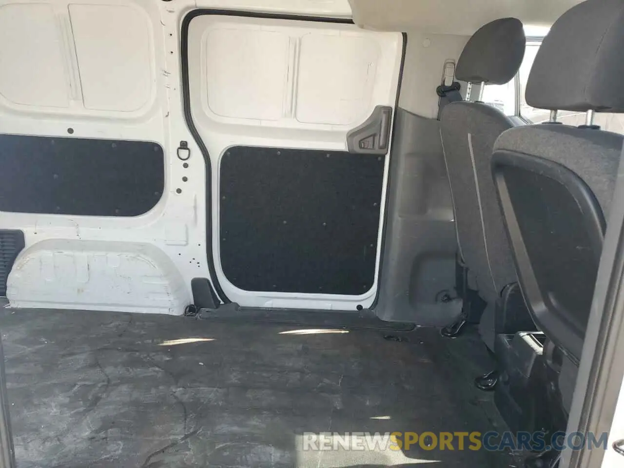 12 fotografías del automóvil dañado 3N6CM0KN8LK692075 NISSAN NV 2020