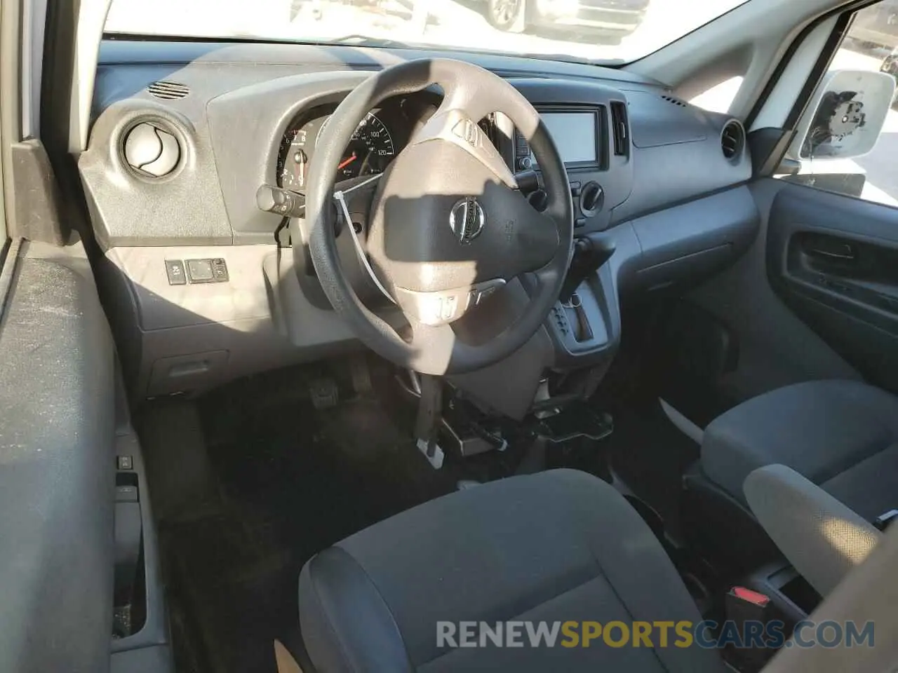 8 fotografías del automóvil dañado 3N6CM0KN9LK707781 NISSAN NV 2020
