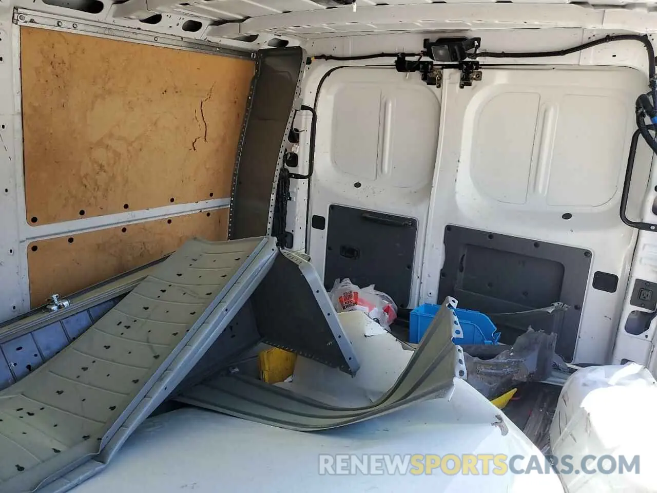 10 fotografías del automóvil dañado 1N6AF0KY2MN805929 NISSAN NV 2021