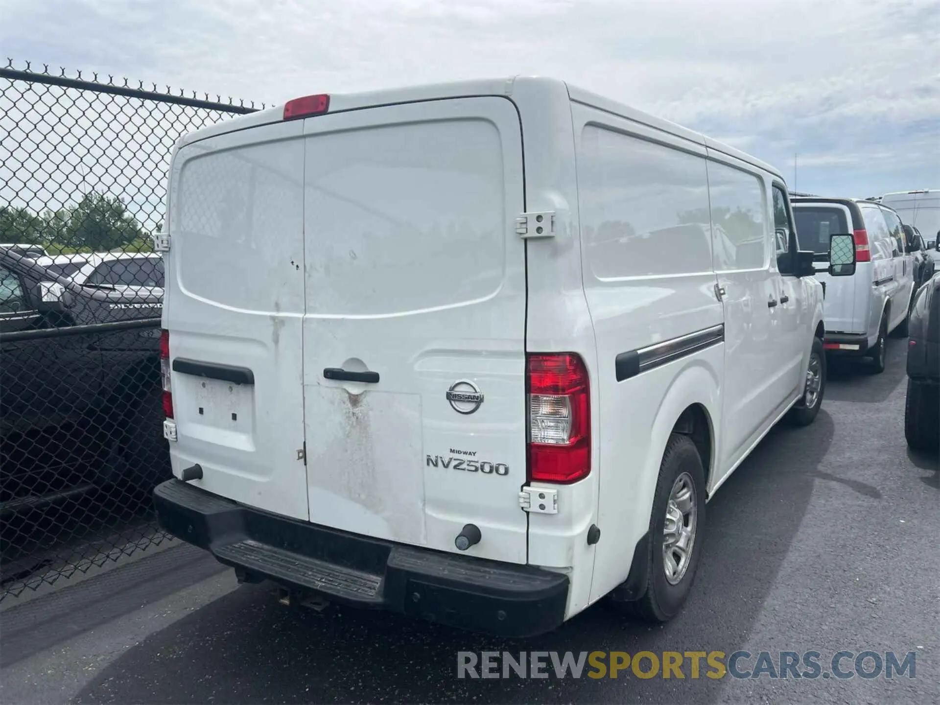 10 fotografías del automóvil dañado 1N6AF0KY9MN807337 NISSAN NV 2021