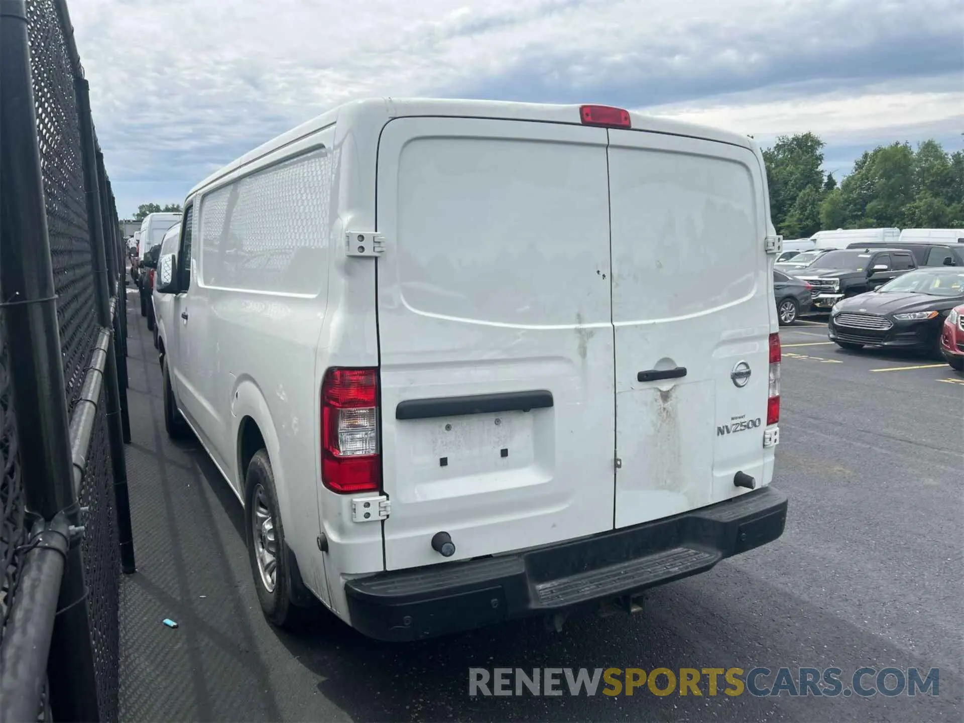 2 fotografías del automóvil dañado 1N6AF0KY9MN807337 NISSAN NV 2021