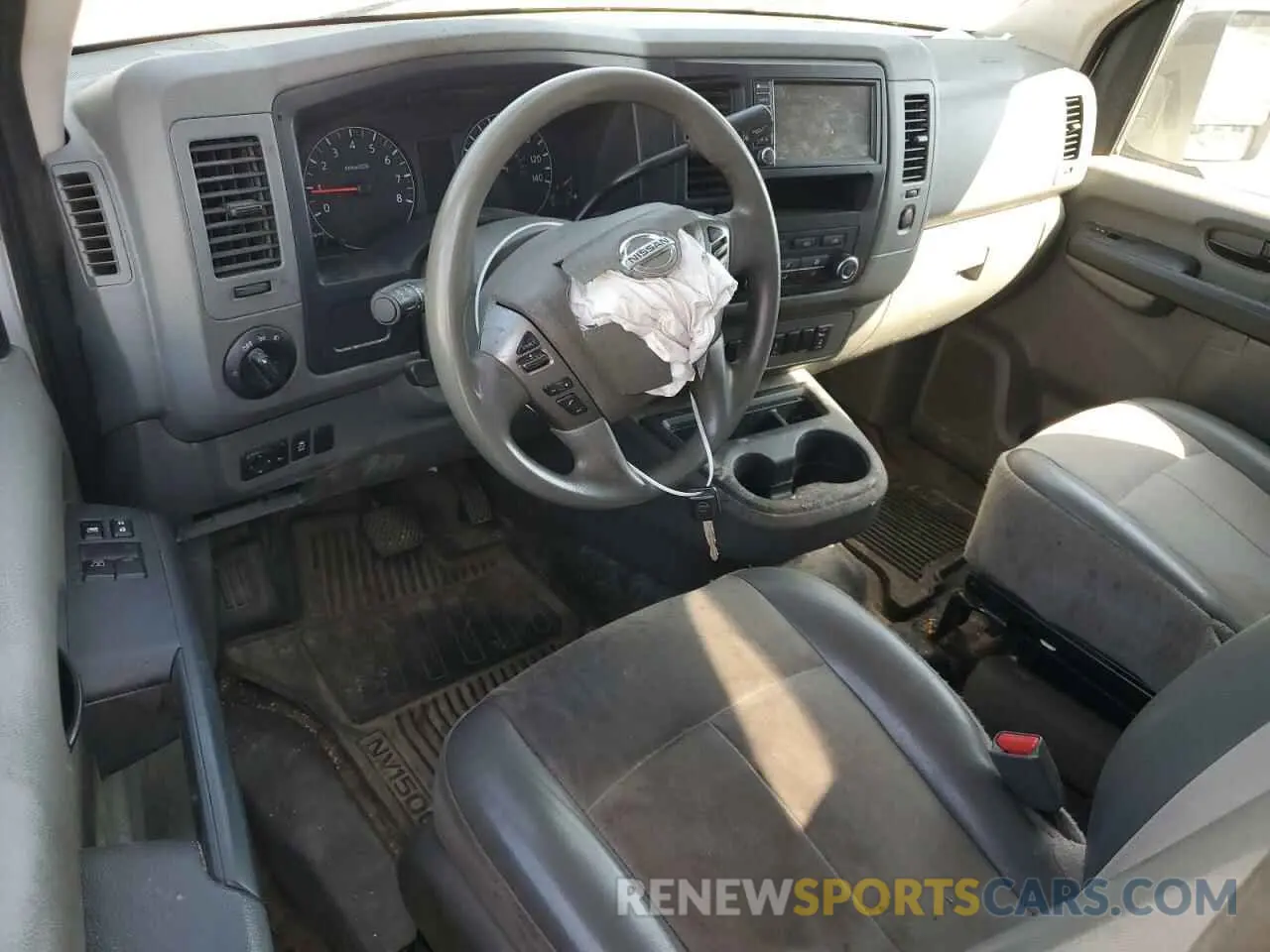 8 fotografías del automóvil dañado 1N6BF0KM2MN806323 NISSAN NV 2021
