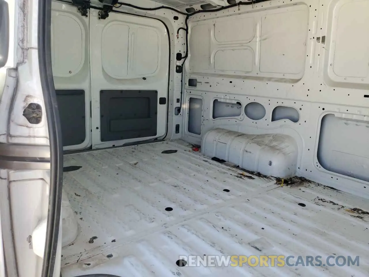 11 fotografías del automóvil dañado 1N6BF0KY1MN805408 NISSAN NV 2021