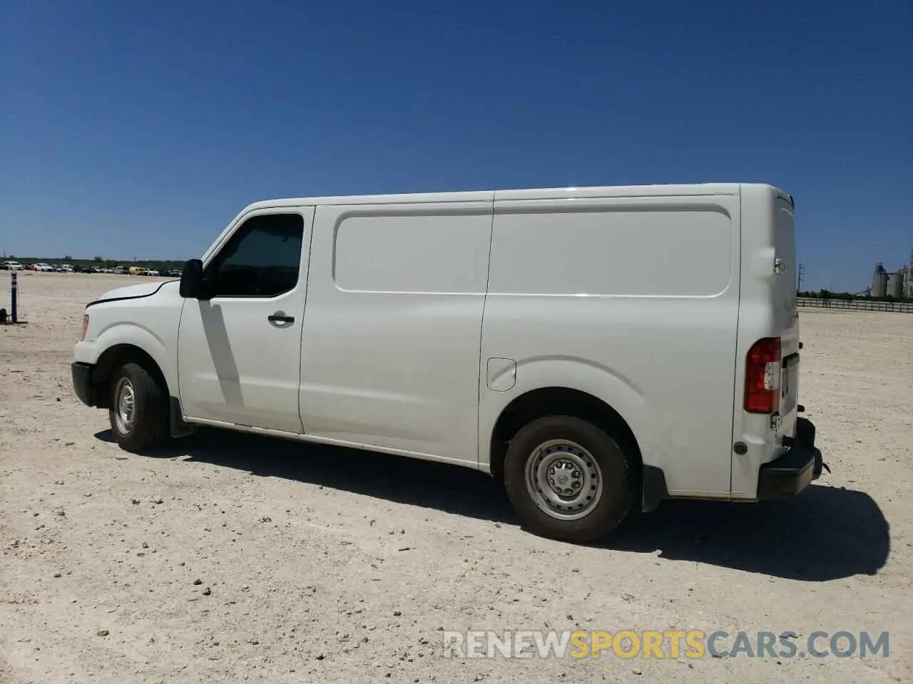 2 fotografías del automóvil dañado 1N6BF0KY1MN805408 NISSAN NV 2021