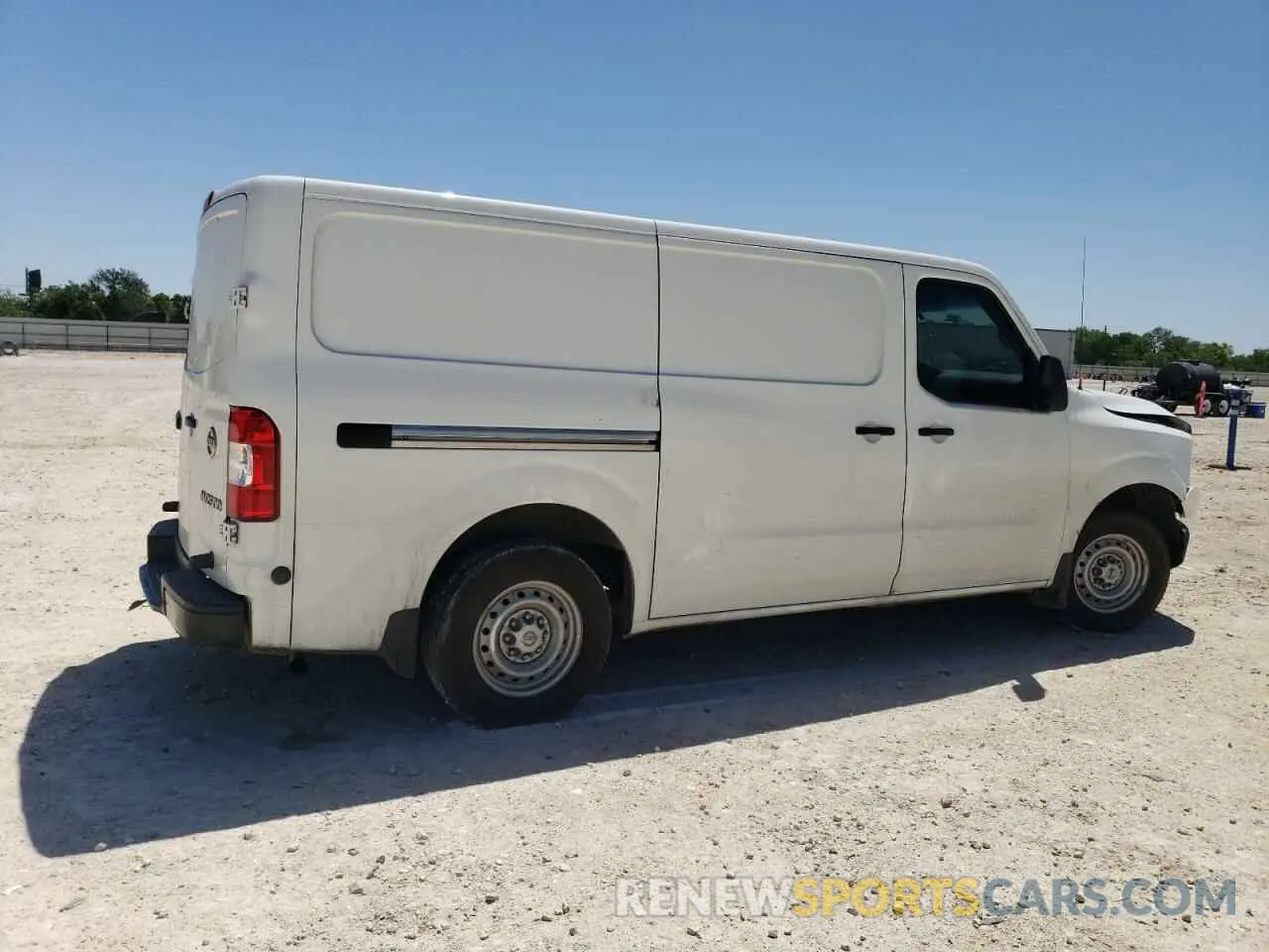 3 fotografías del automóvil dañado 1N6BF0KY1MN805408 NISSAN NV 2021
