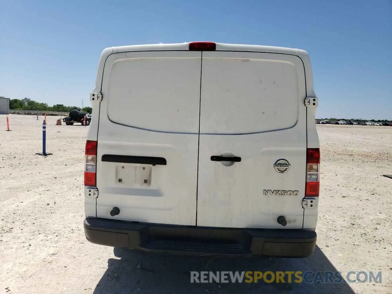 6 fotografías del automóvil dañado 1N6BF0KY1MN805408 NISSAN NV 2021
