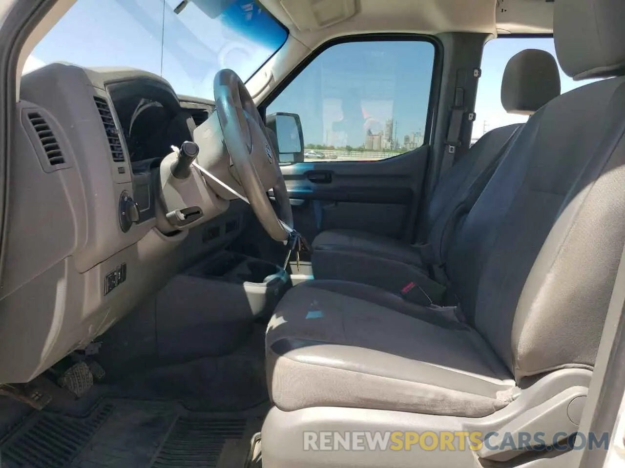 7 fotografías del automóvil dañado 1N6BF0KY1MN805408 NISSAN NV 2021