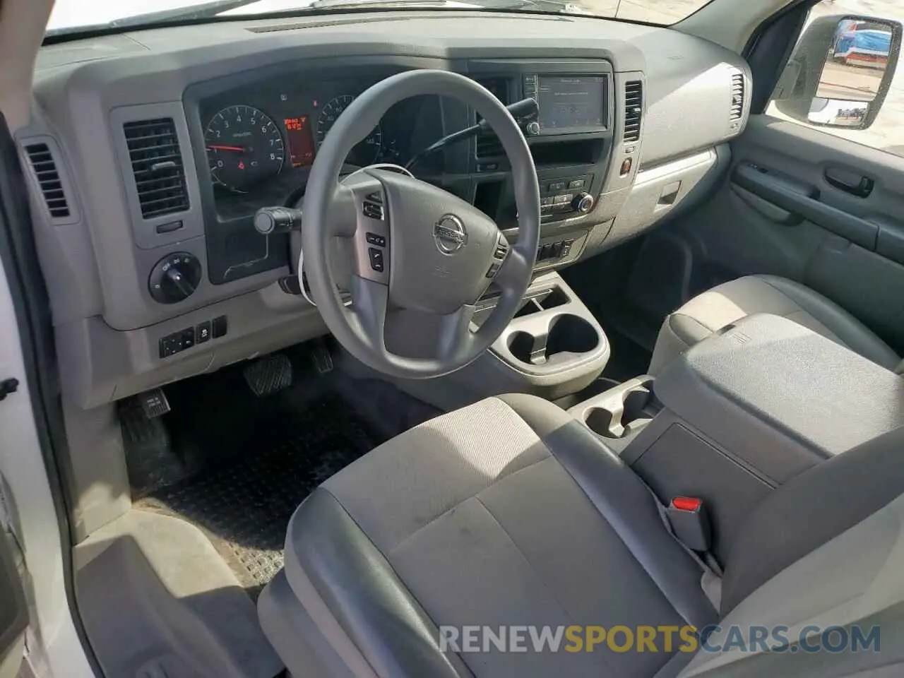 8 fotografías del automóvil dañado 1N6BF0LY0MN802188 NISSAN NV 2021