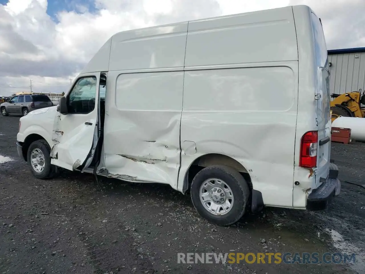 2 fotografías del automóvil dañado 1N6BF0LY2MN810244 NISSAN NV 2021