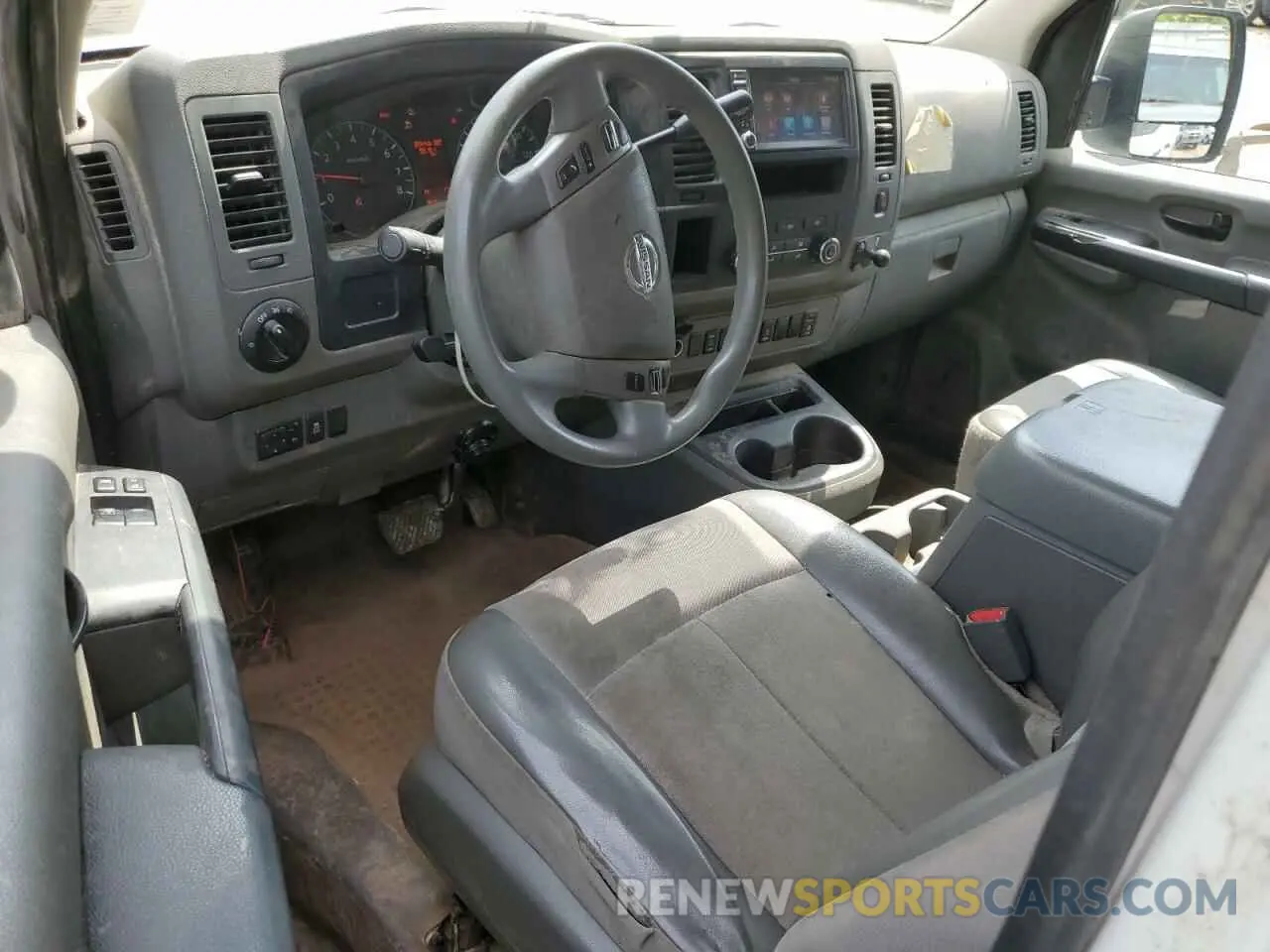 8 fotografías del automóvil dañado 1N6BF0LY4MN806857 NISSAN NV 2021