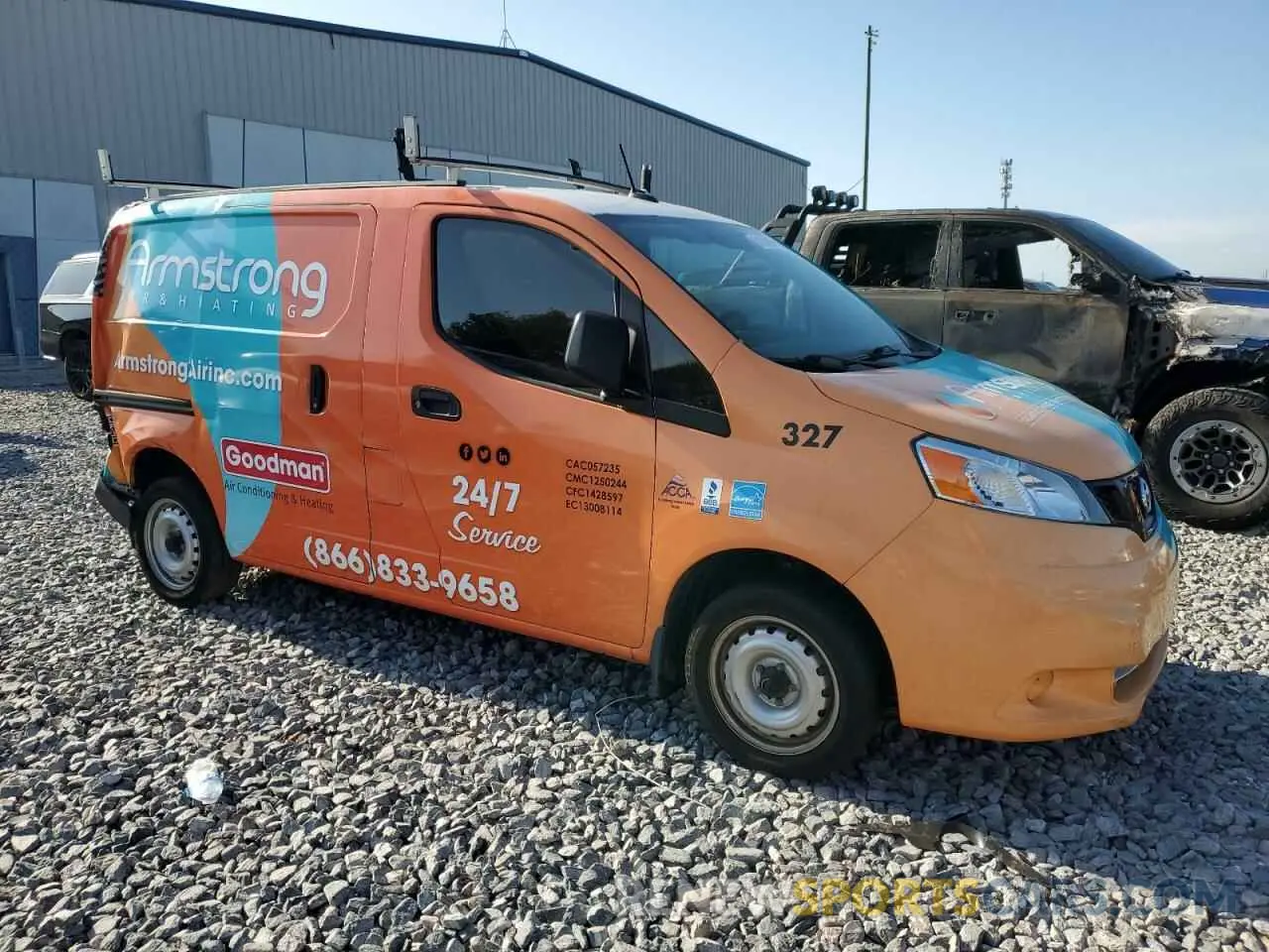 4 fotografías del automóvil dañado 3N6CM0KN2MK692493 NISSAN NV 2021