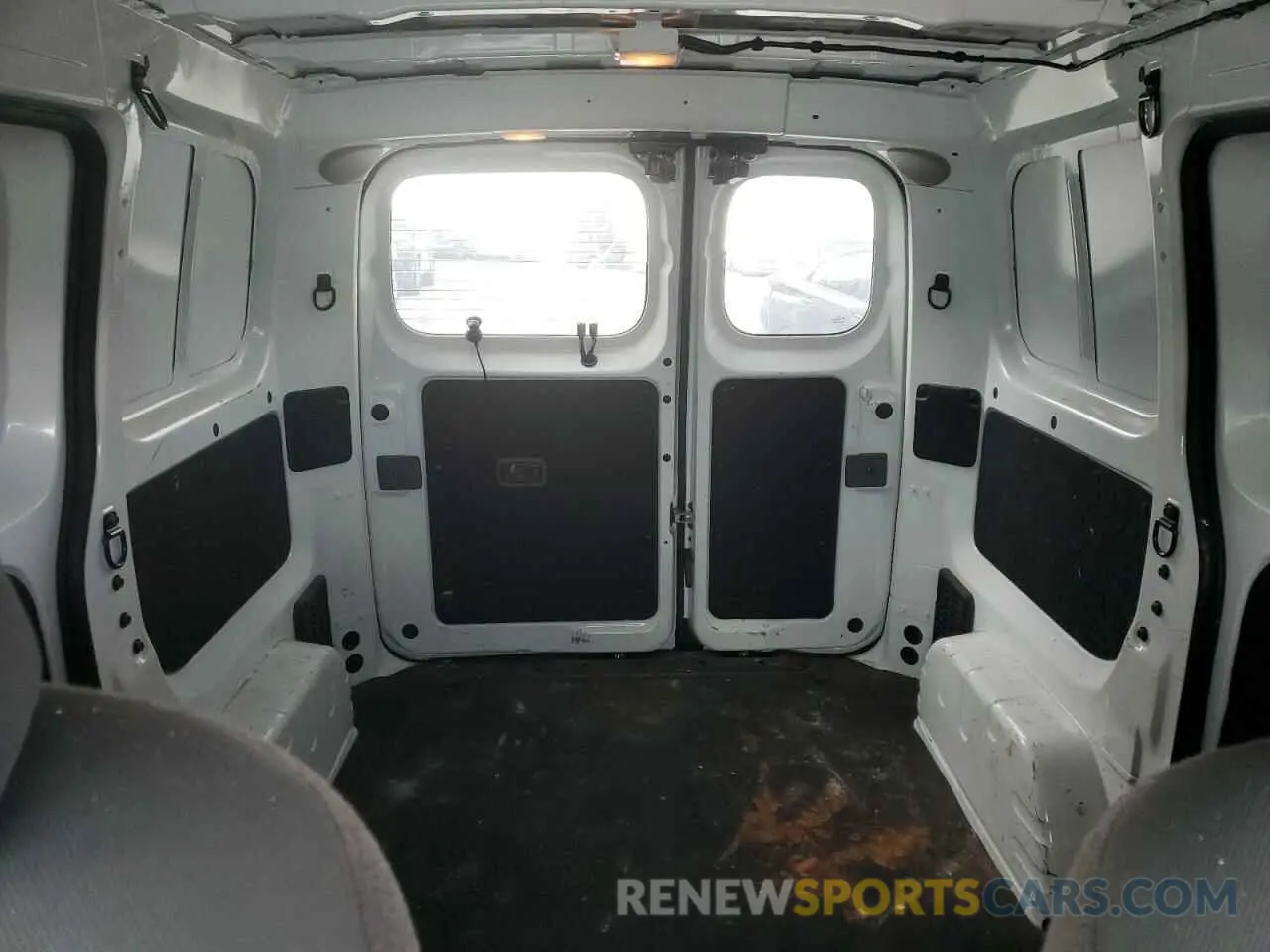10 fotografías del automóvil dañado 3N6CM0KN4MK698666 NISSAN NV 2021