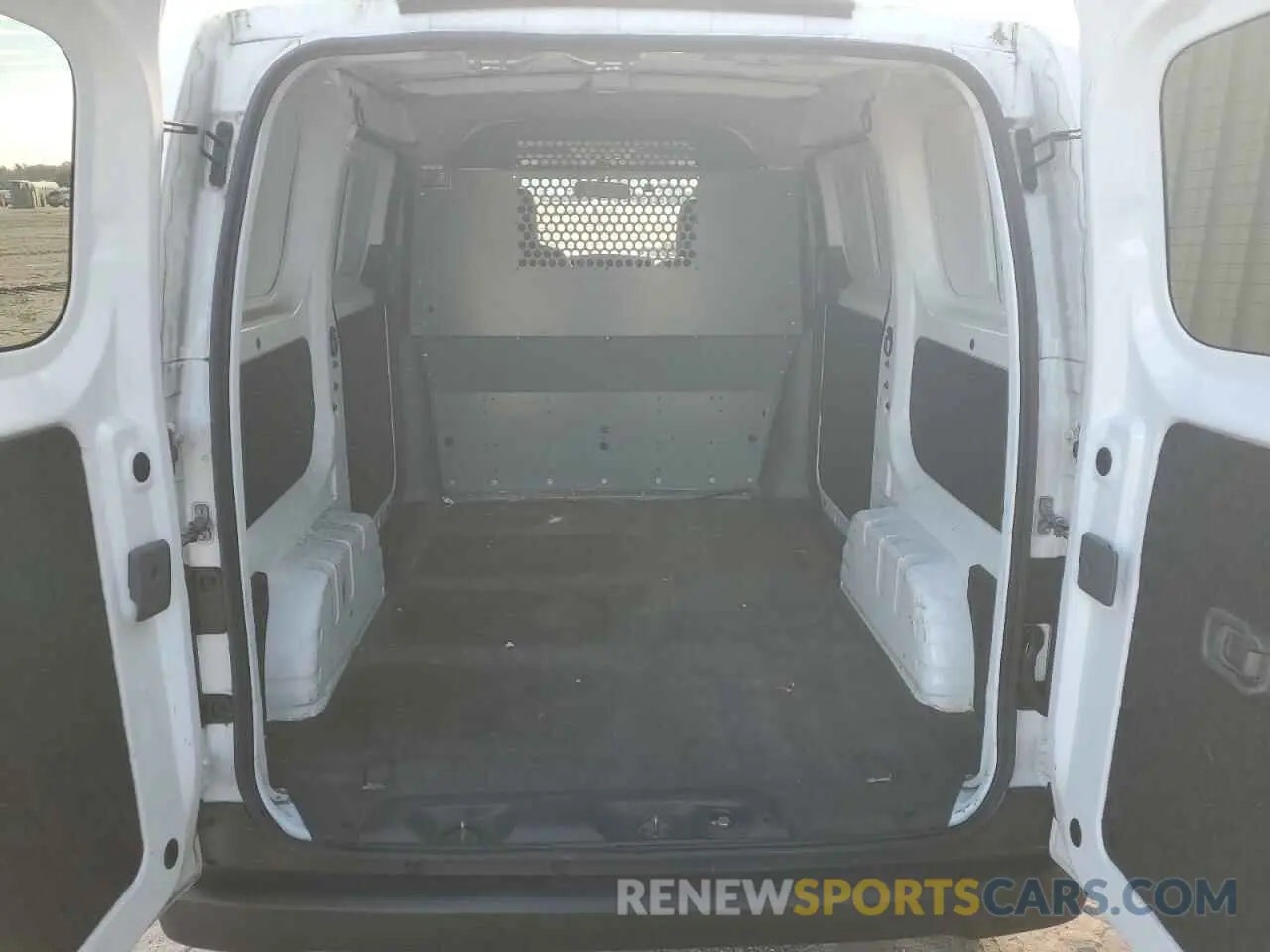 10 fotografías del automóvil dañado 3N6CM0KNXMK691110 NISSAN NV 2021