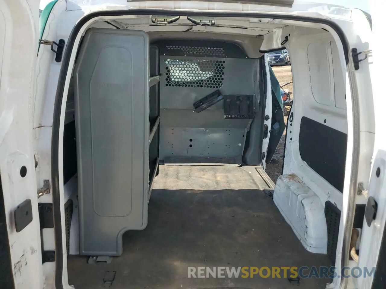 10 fotografías del automóvil dañado 3N6CM0KNXMK696890 NISSAN NV 2021