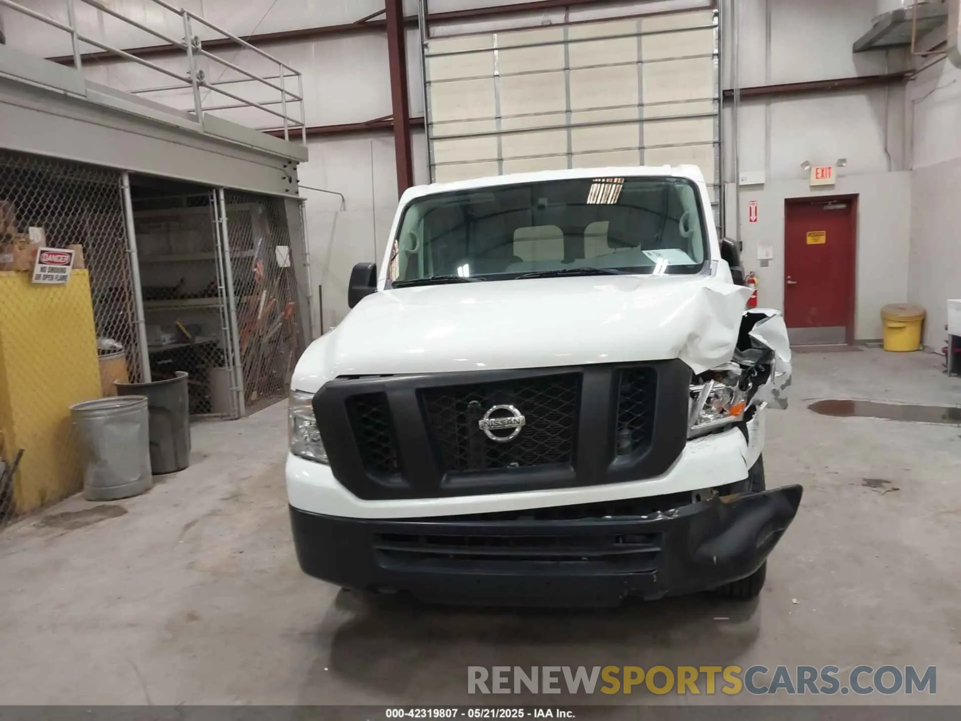 11 fotografías del automóvil dañado 1N6BF0KM3KN800446 NISSAN NV CARGO NV1500 2019