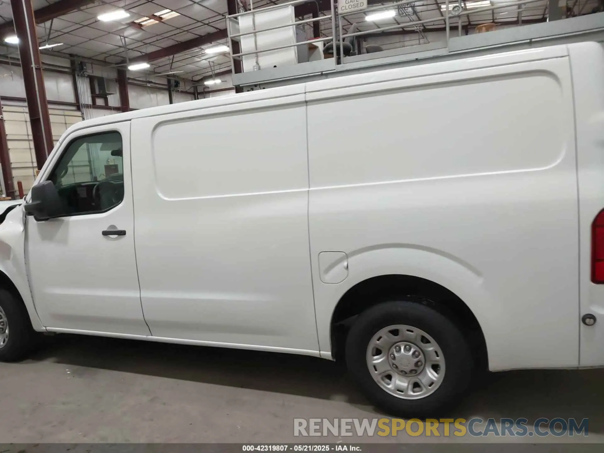 13 fotografías del automóvil dañado 1N6BF0KM3KN800446 NISSAN NV CARGO NV1500 2019
