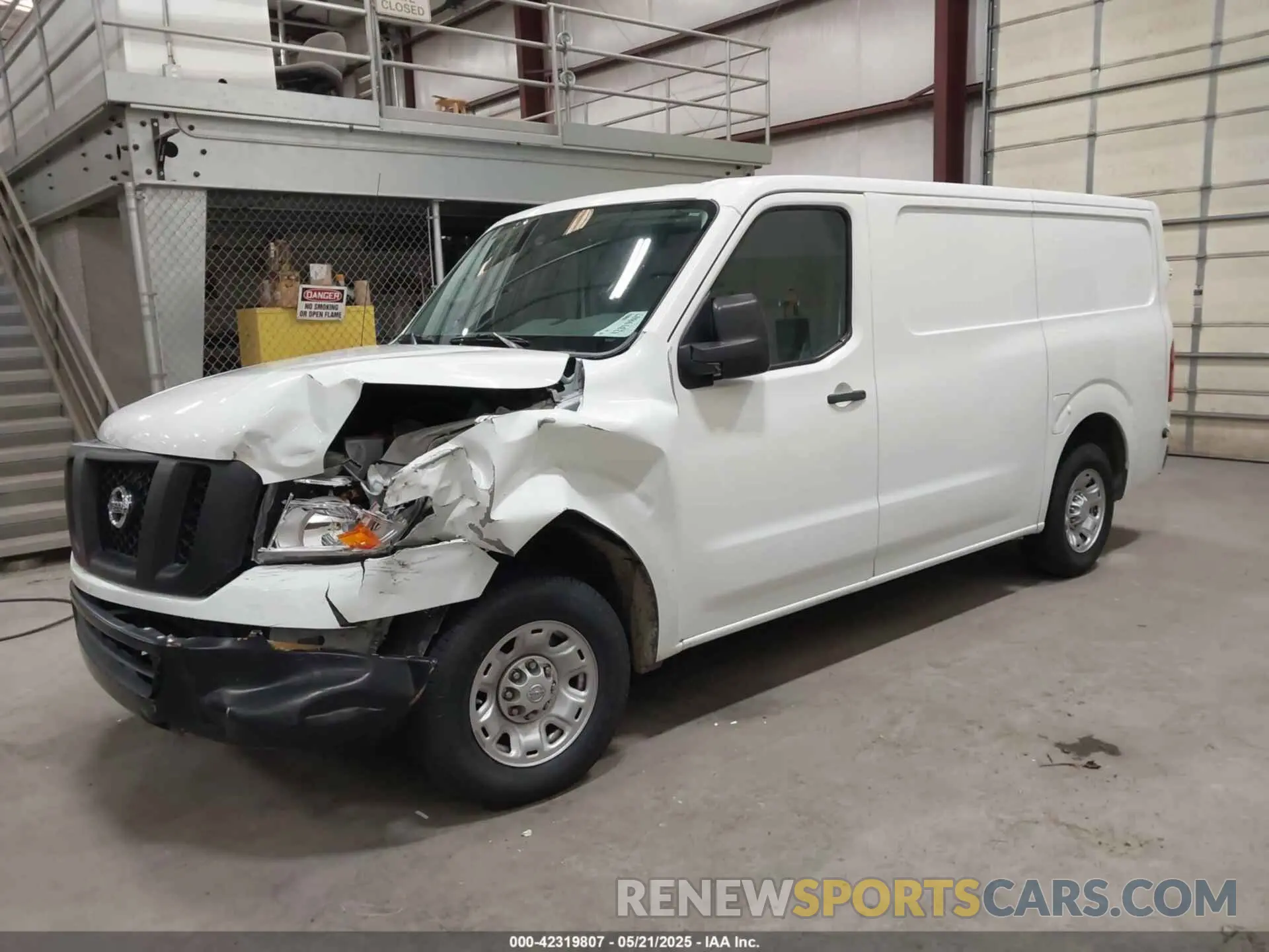 2 fotografías del automóvil dañado 1N6BF0KM3KN800446 NISSAN NV CARGO NV1500 2019