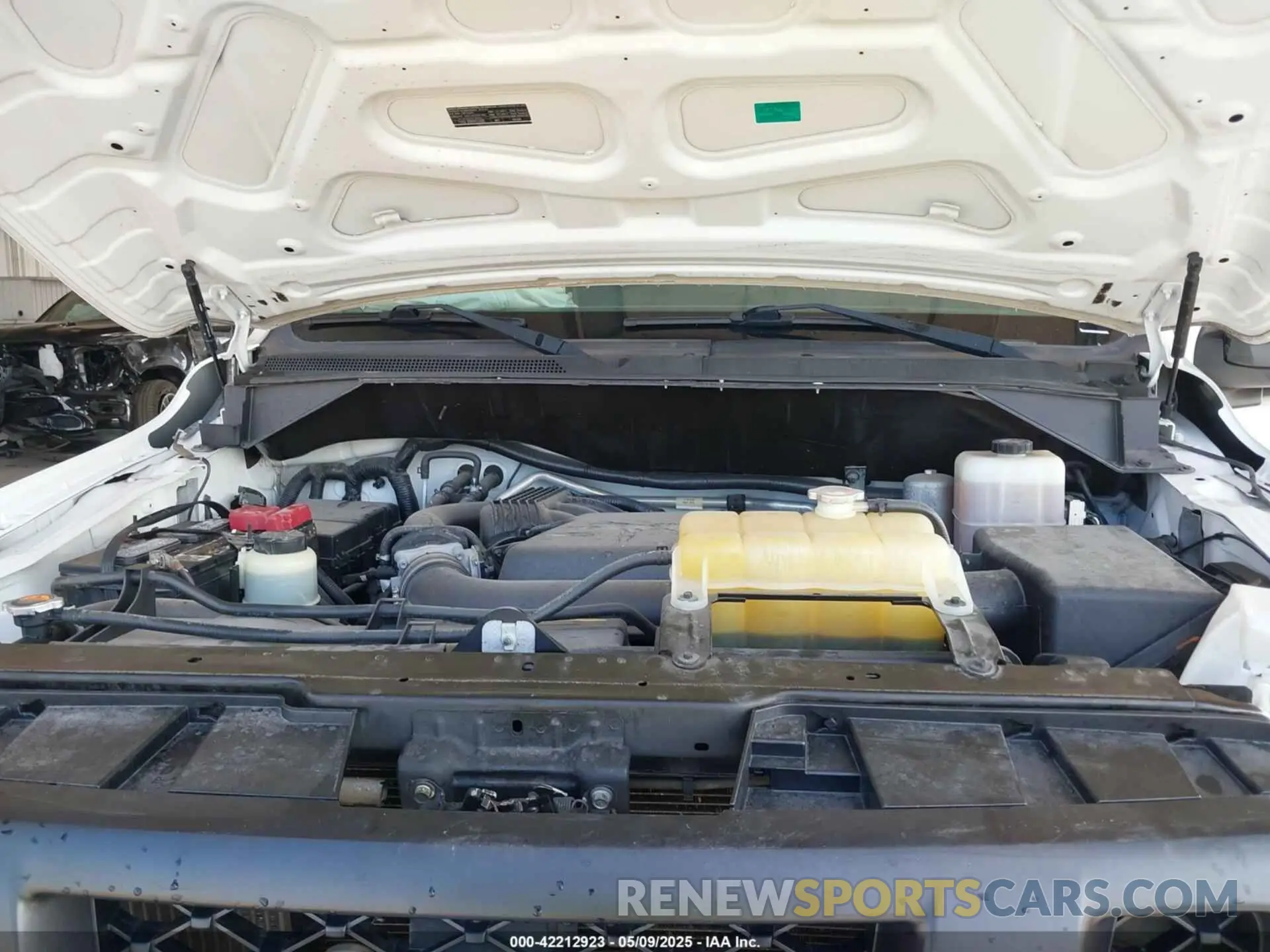 10 fotografías del automóvil dañado 1N6BF0KM6KN807312 NISSAN NV CARGO NV1500 2019