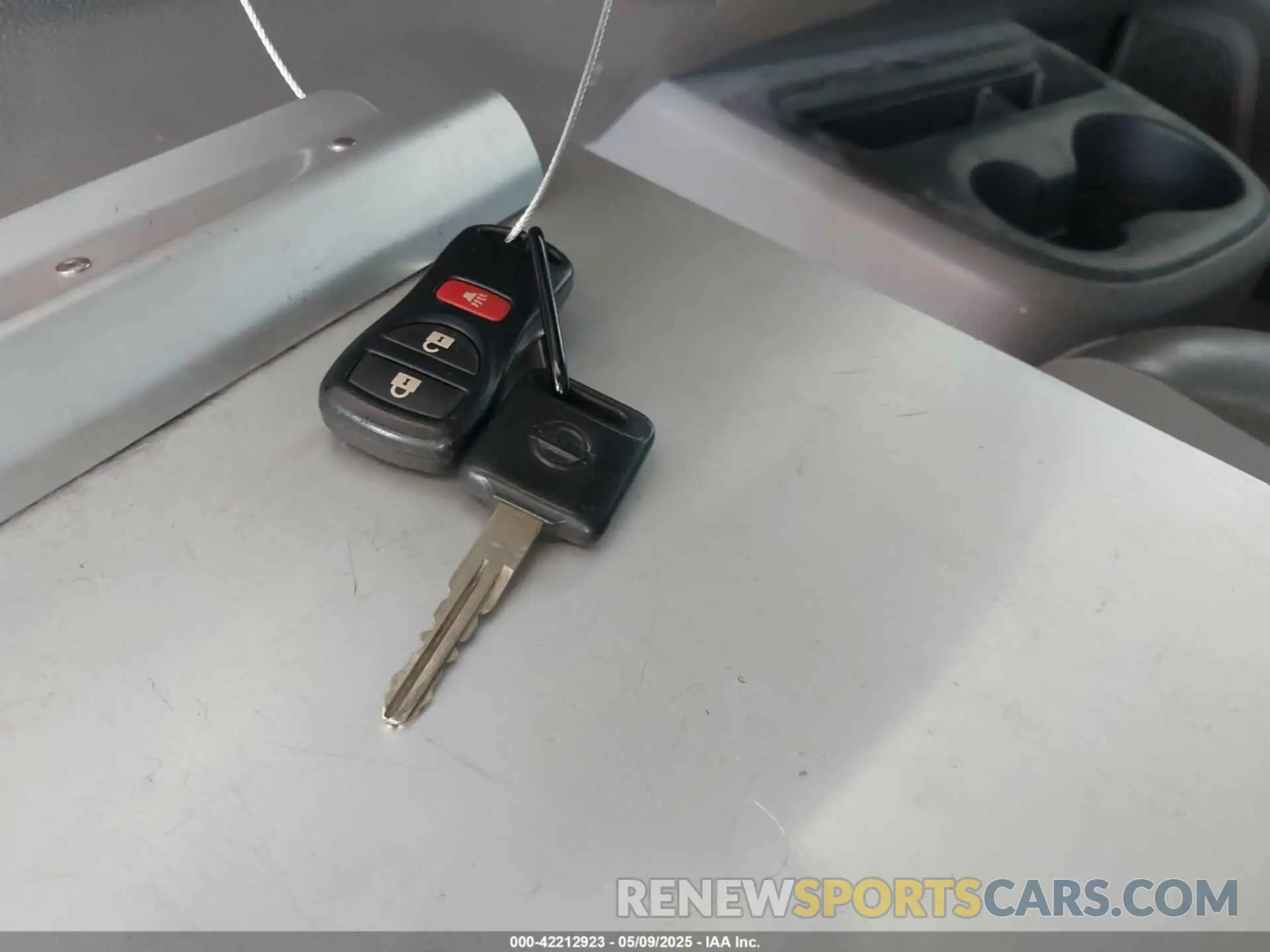 11 fotografías del automóvil dañado 1N6BF0KM6KN807312 NISSAN NV CARGO NV1500 2019